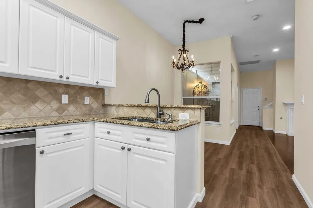 6015 Thursby Avenue Dallas, TX 75252