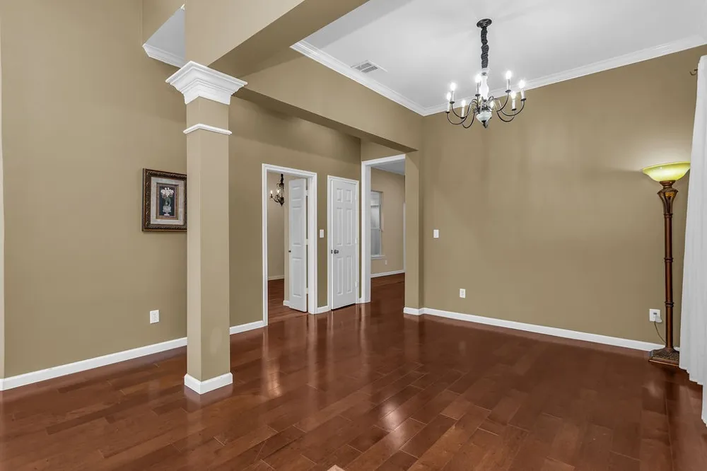 6015 Thursby Avenue Dallas, TX 75252