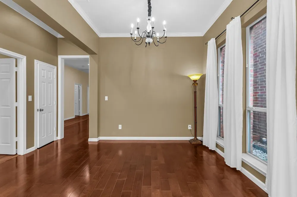 6015 Thursby Avenue Dallas, TX 75252