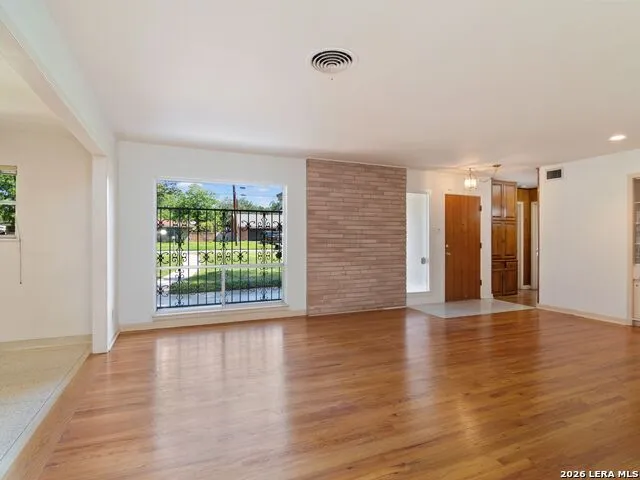 104 Herweck Drive Castle Hills, TX 78213