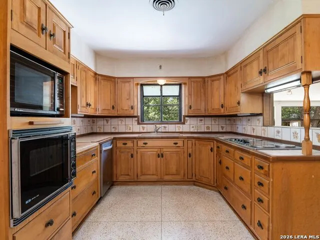 104 Herweck Drive Castle Hills, TX 78213