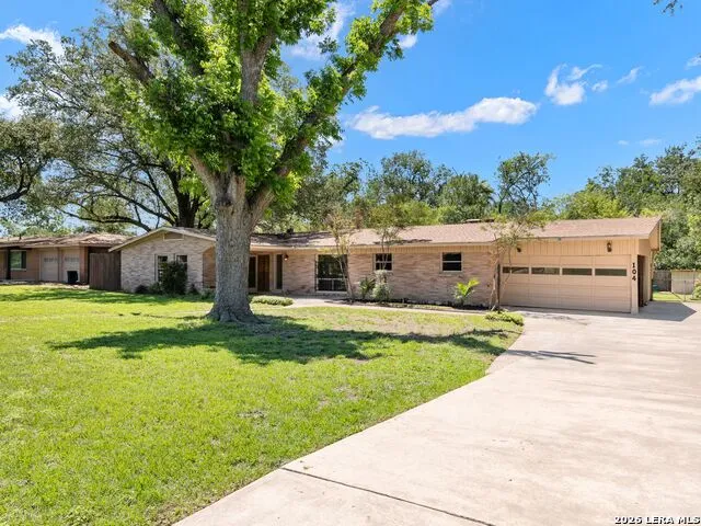 104 Herweck Drive Castle Hills, TX 78213