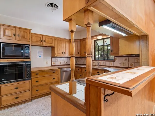 104 Herweck Drive Castle Hills, TX 78213