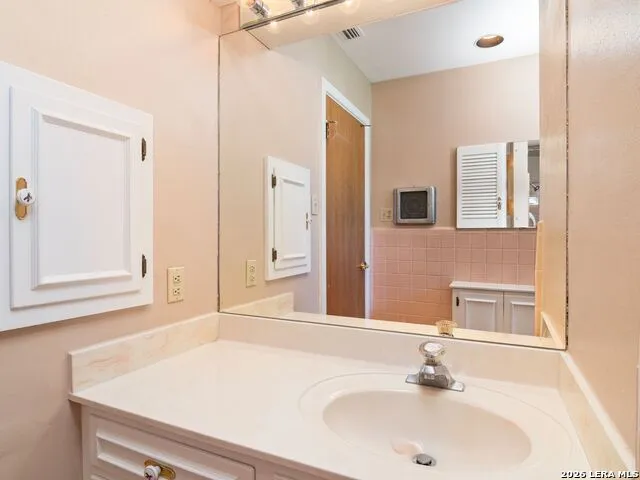 104 Herweck Drive Castle Hills, TX 78213