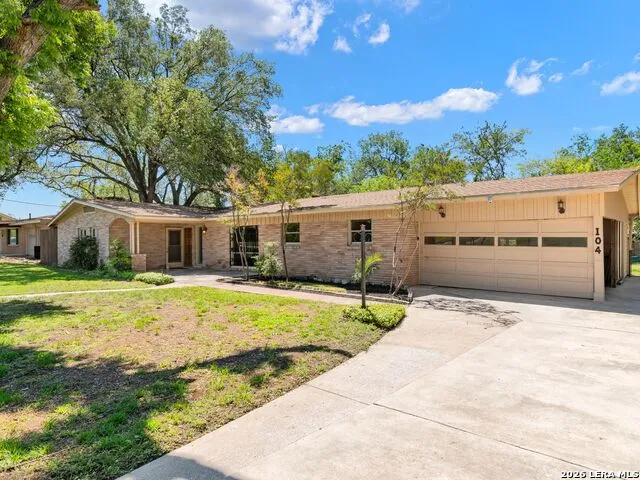 104 Herweck Drive Castle Hills, TX 78213