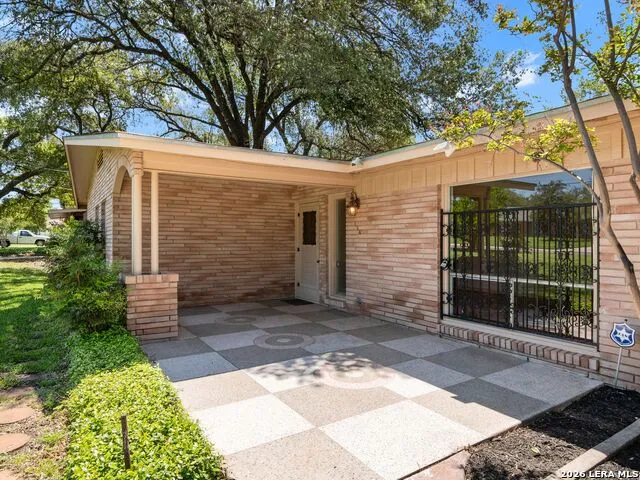 104 Herweck Drive Castle Hills, TX 78213