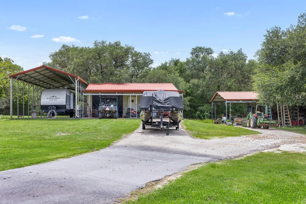 965 Us Hwy 90 Flatonia, TX 78941