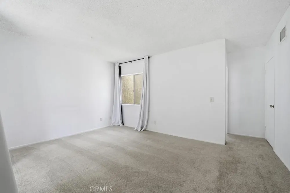 44200 Kingtree #16 Lancaster, CA 93534