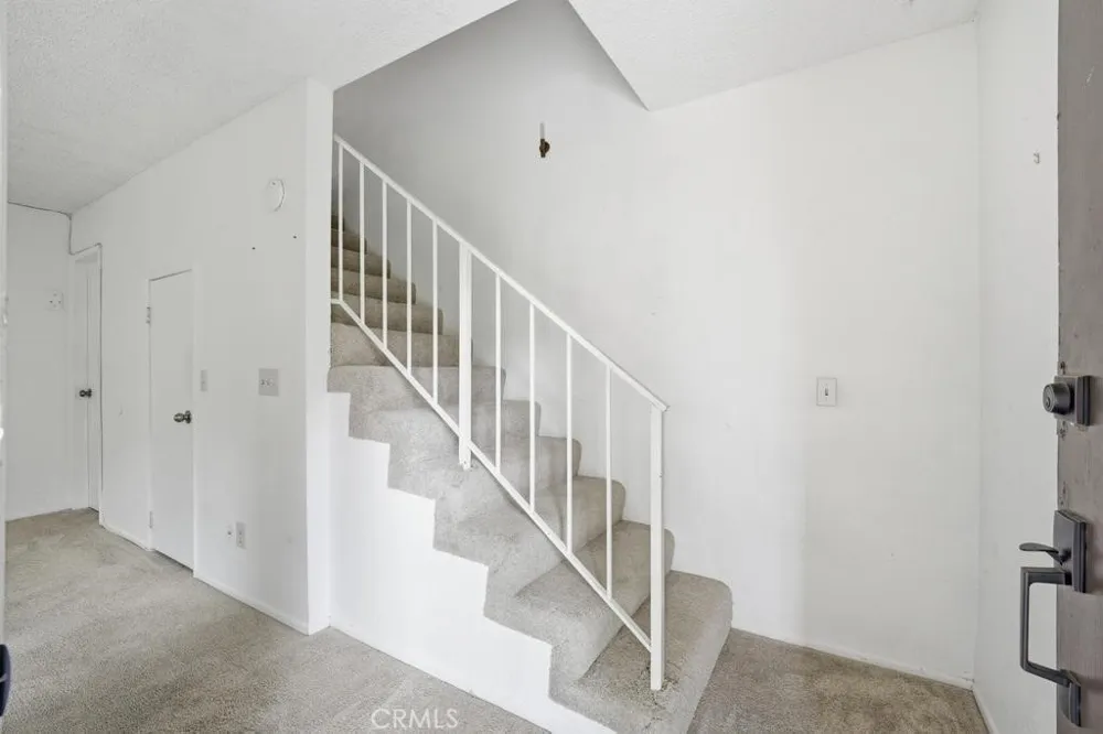 44200 Kingtree #16 Lancaster, CA 93534