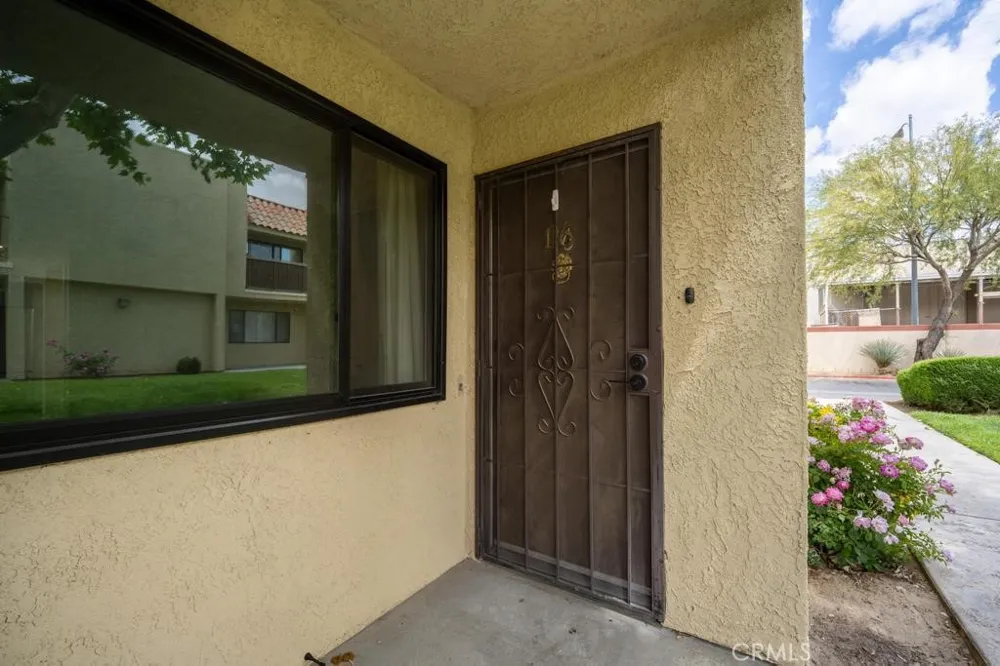 44200 Kingtree #16 Lancaster, CA 93534
