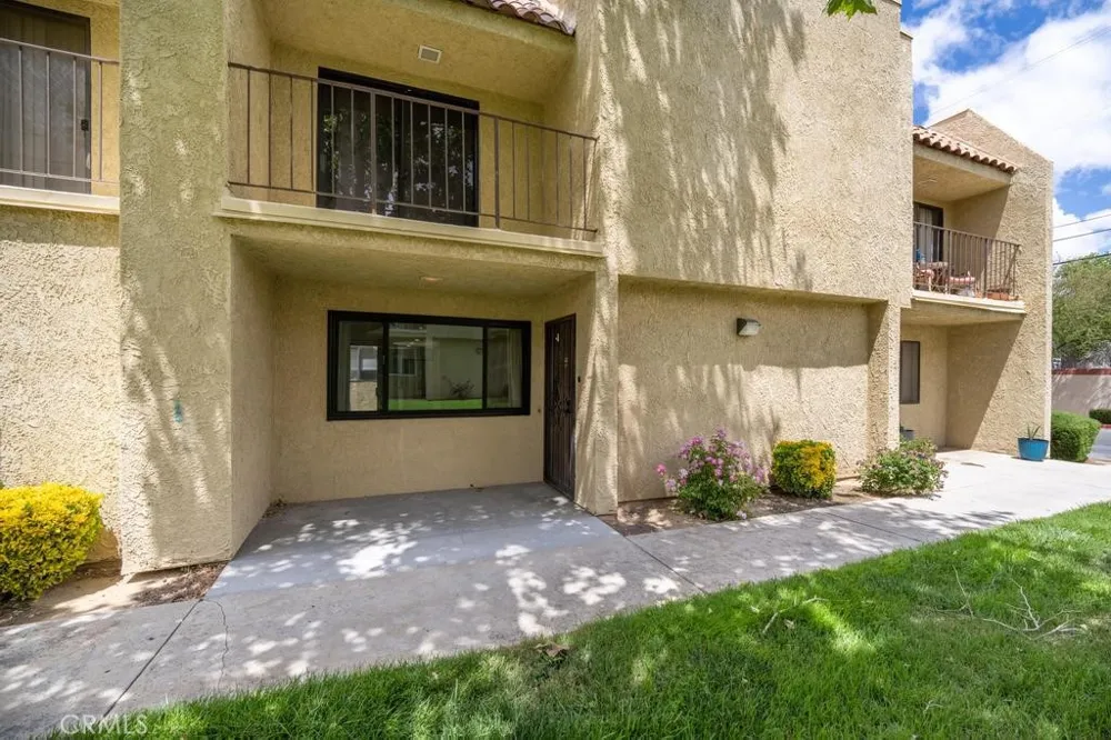 44200 Kingtree #16 Lancaster, CA 93534
