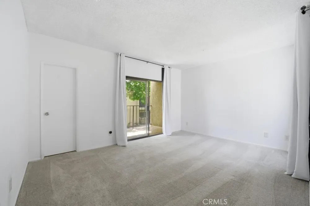 44200 Kingtree #16 Lancaster, CA 93534