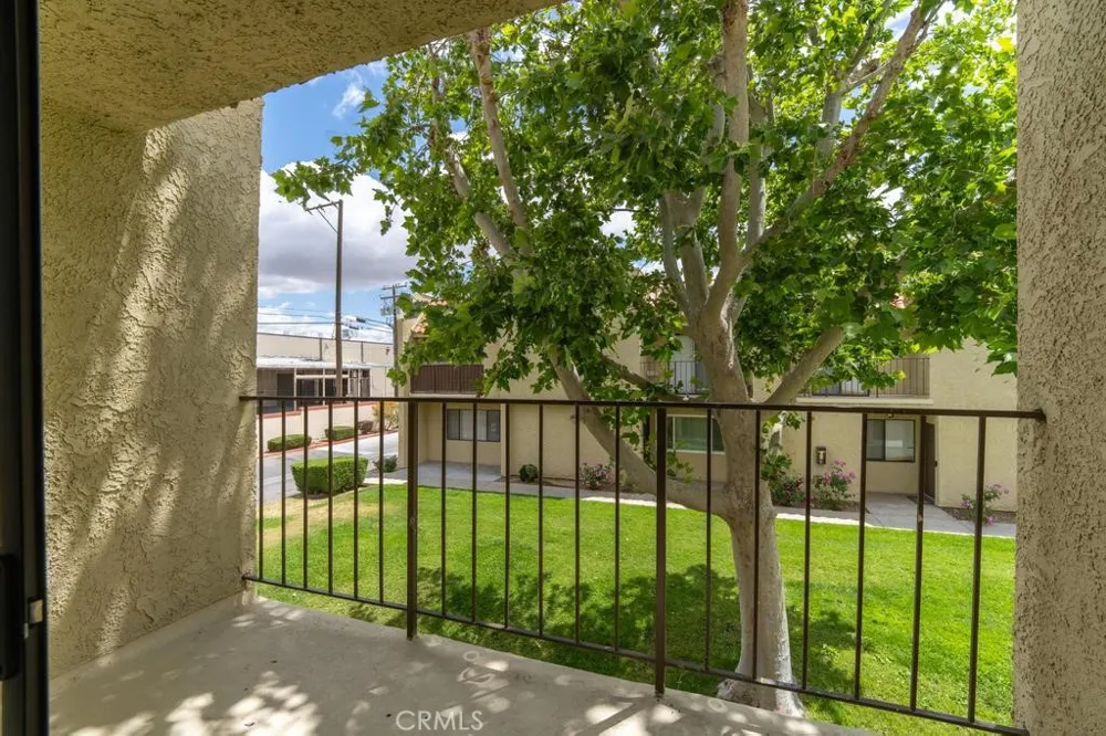 44200 Kingtree #16 Lancaster, CA 93534