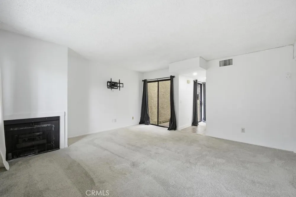 44200 Kingtree #16 Lancaster, CA 93534