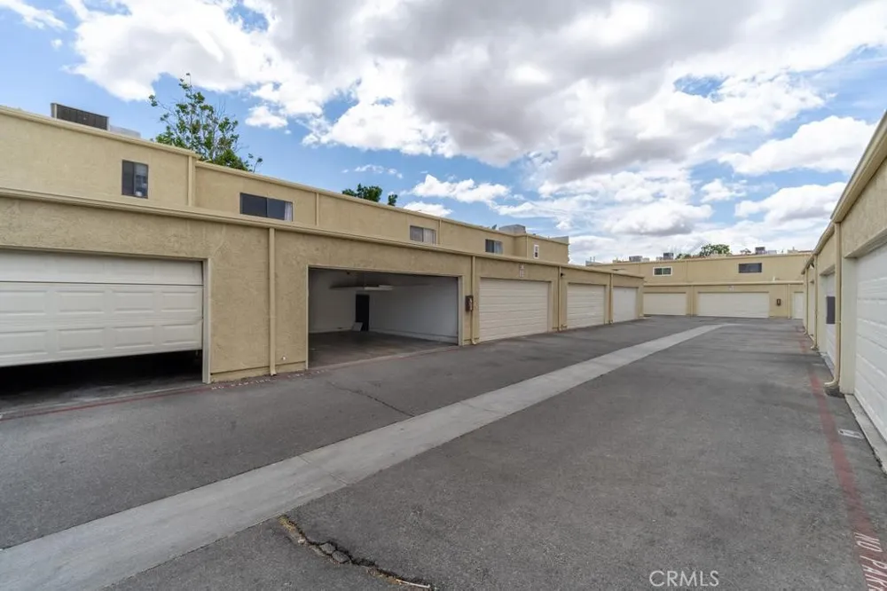 44200 Kingtree #16 Lancaster, CA 93534