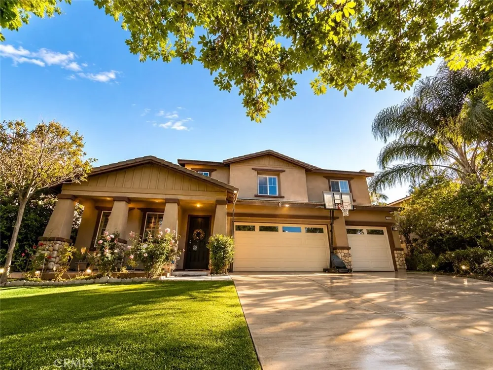 13925 Barnett Eastvale, CA 92880