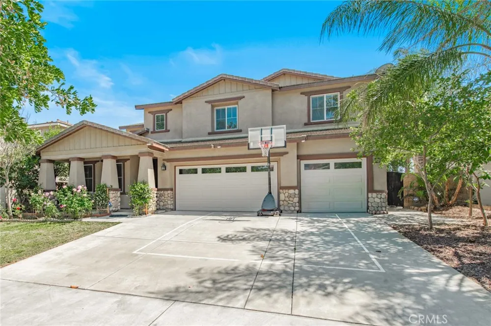13925 Barnett Eastvale, CA 92880