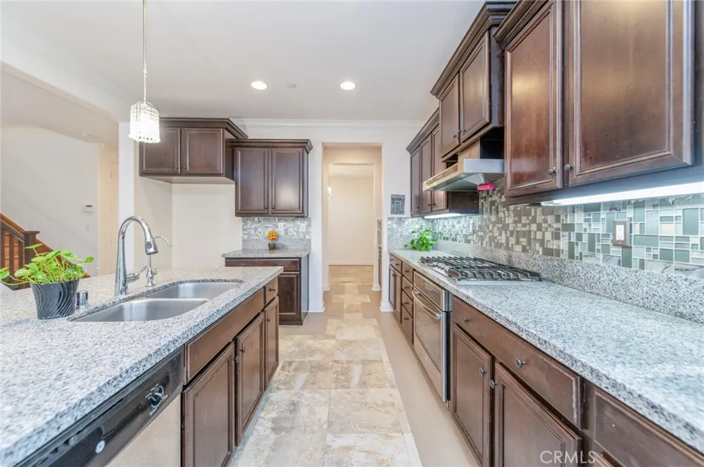13925 Barnett Eastvale, CA 92880