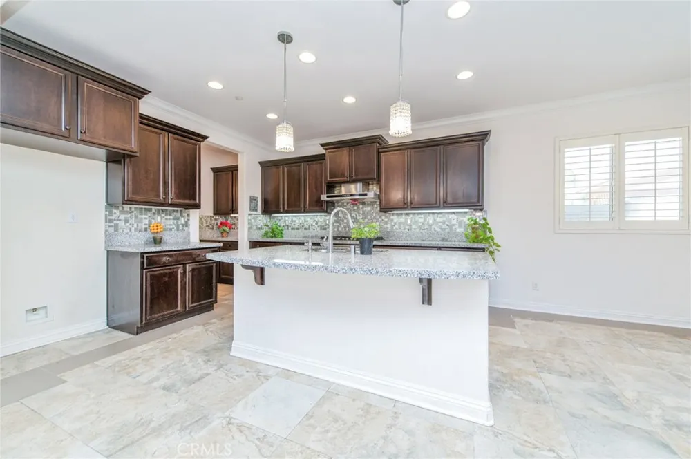 13925 Barnett Eastvale, CA 92880