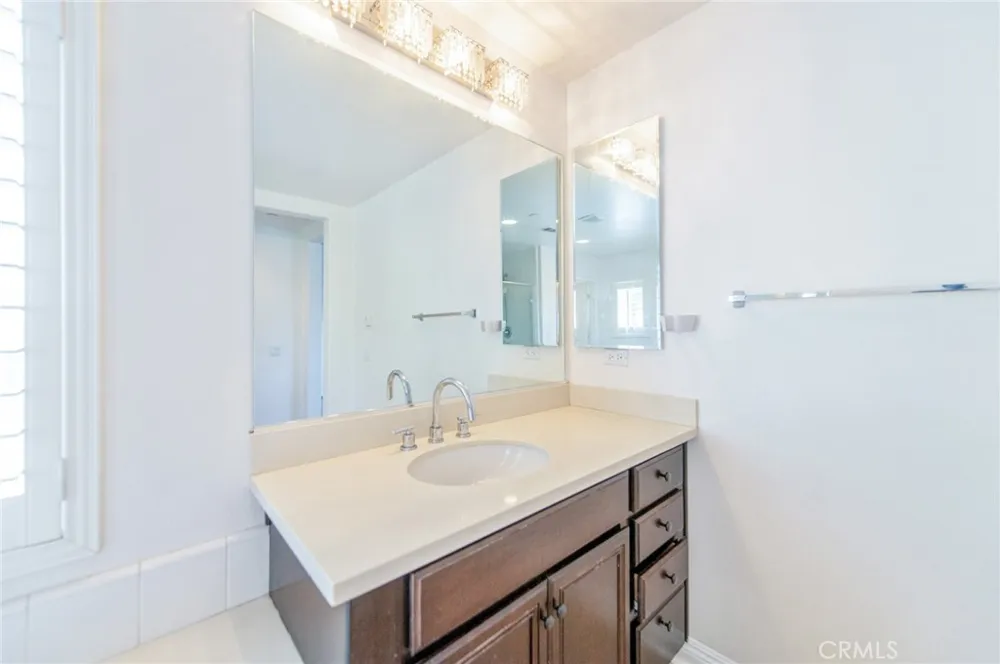 13925 Barnett Eastvale, CA 92880