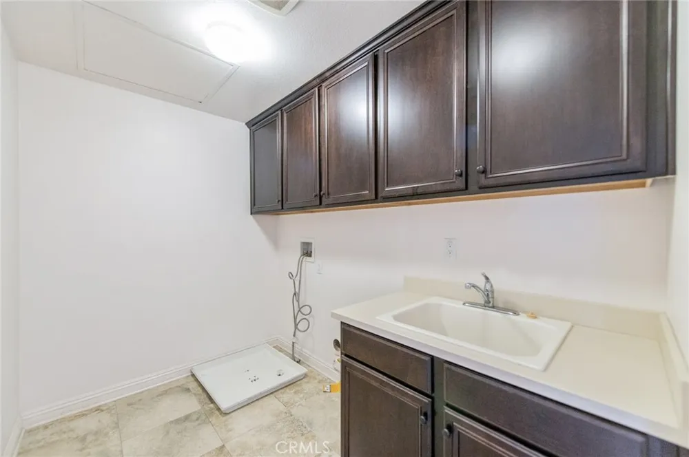 13925 Barnett Eastvale, CA 92880
