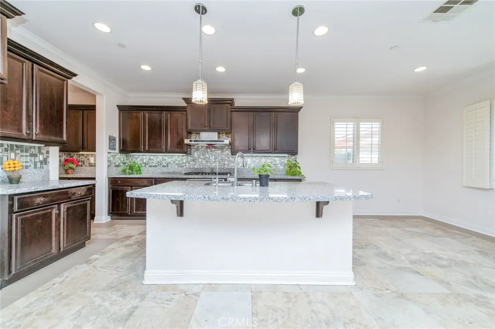 13925 Barnett Eastvale, CA 92880