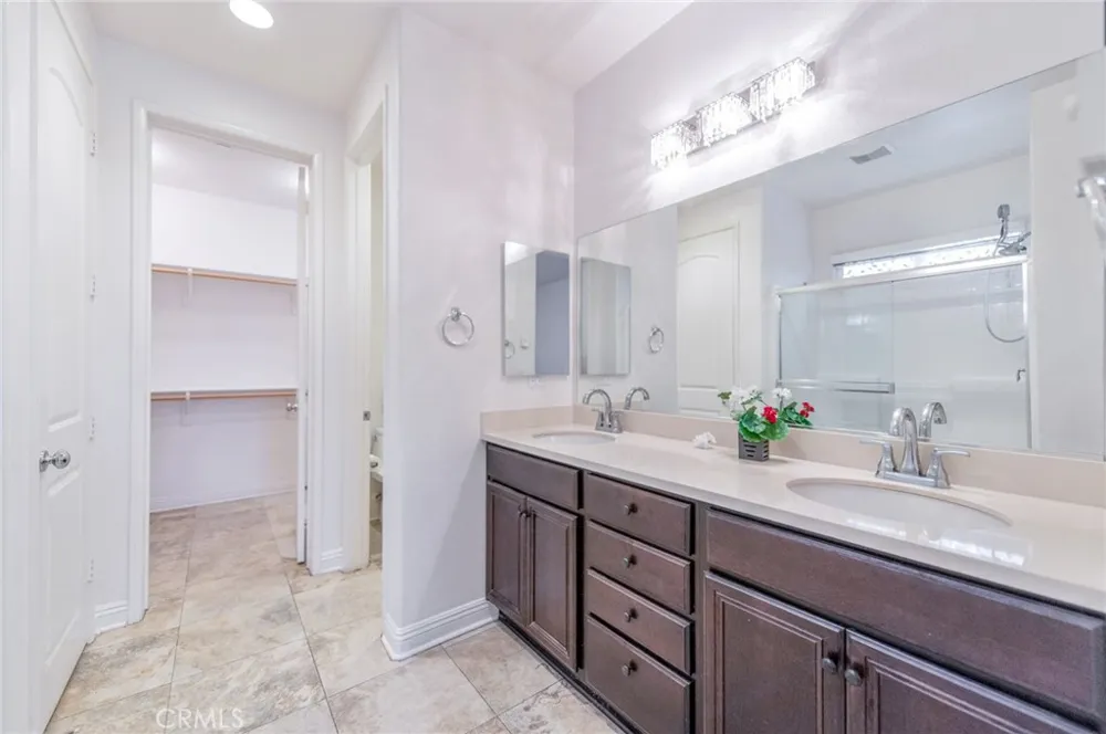 13925 Barnett Eastvale, CA 92880