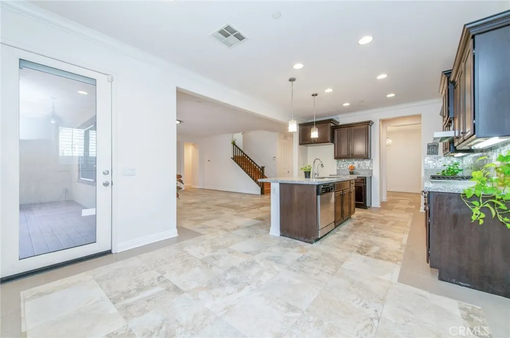 13925 Barnett Eastvale, CA 92880