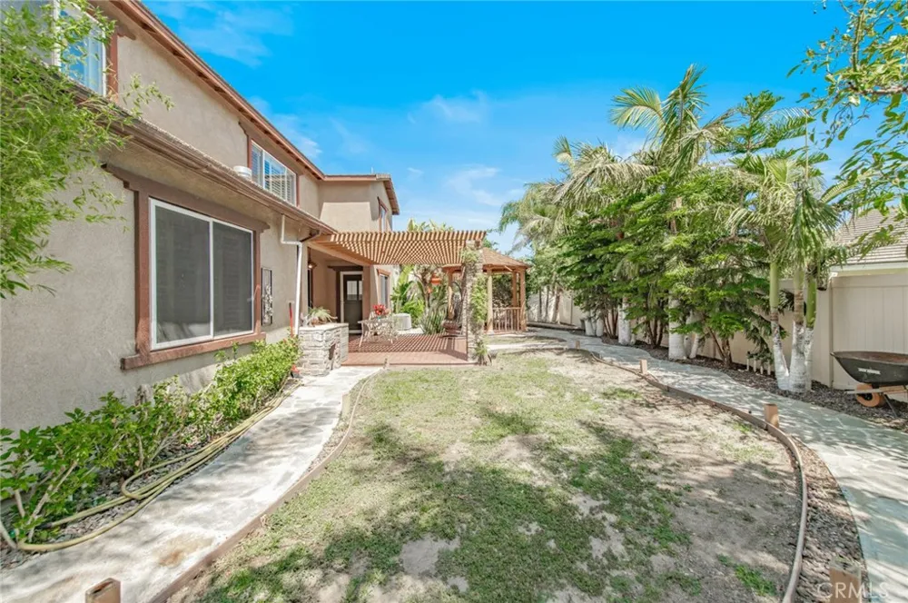 13925 Barnett Eastvale, CA 92880