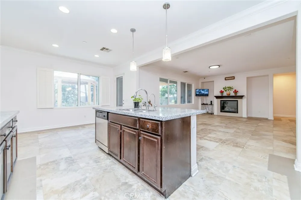 13925 Barnett Eastvale, CA 92880