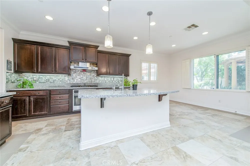 13925 Barnett Eastvale, CA 92880