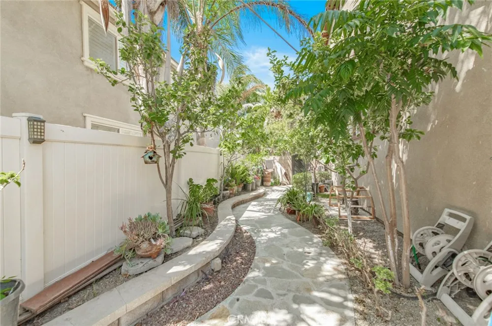 13925 Barnett Eastvale, CA 92880