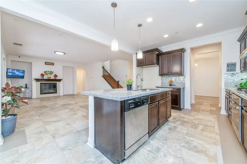 13925 Barnett Eastvale, CA 92880