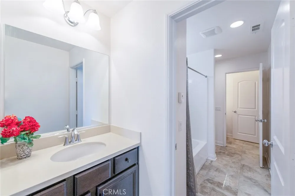 13925 Barnett Eastvale, CA 92880