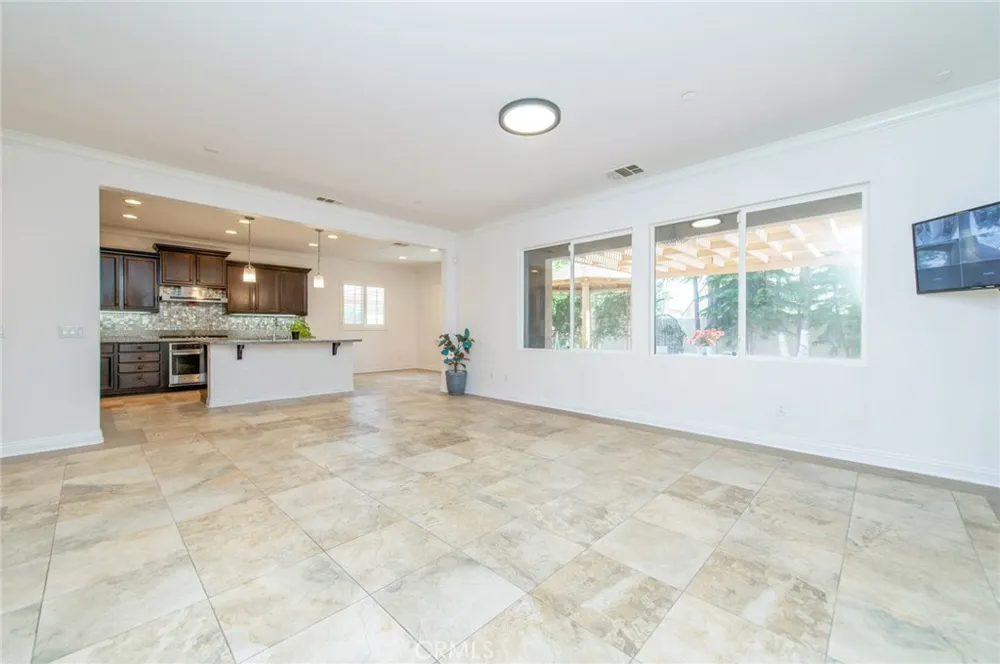 13925 Barnett Eastvale, CA 92880