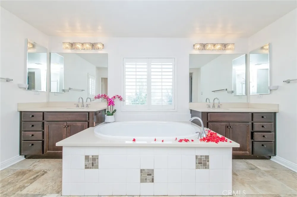 13925 Barnett Eastvale, CA 92880