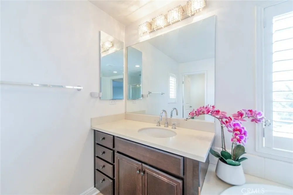 13925 Barnett Eastvale, CA 92880