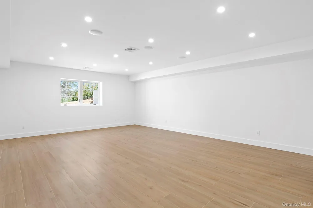 14 Ridge Road Southampton, NY 11968