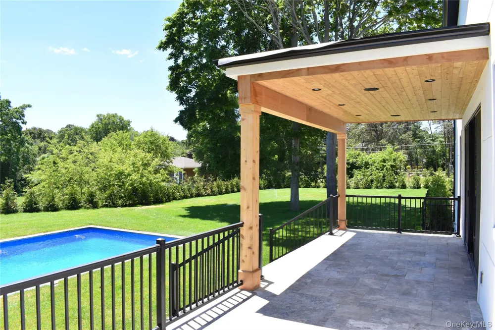 14 Ridge Road Southampton, NY 11968