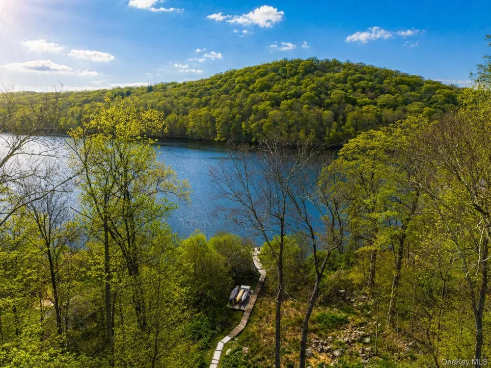 101 Seven Hills Lake Drive Carmel, NY 10512