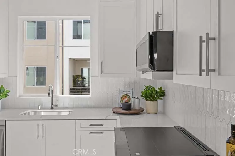 7255 Aura Circle Huntington Beach, CA 92647