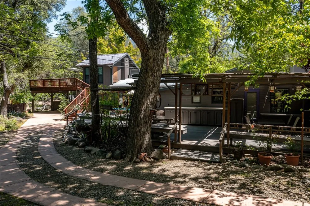 43195 S Fork Three Rivers, CA 93271