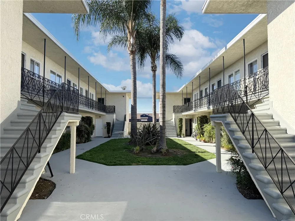 7306 Neo Street Downey, CA 90241