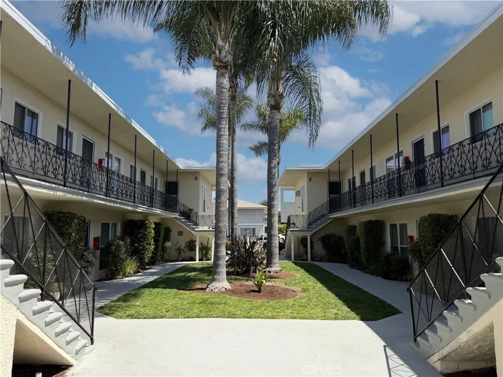 7306 Neo Street Downey, CA 90241