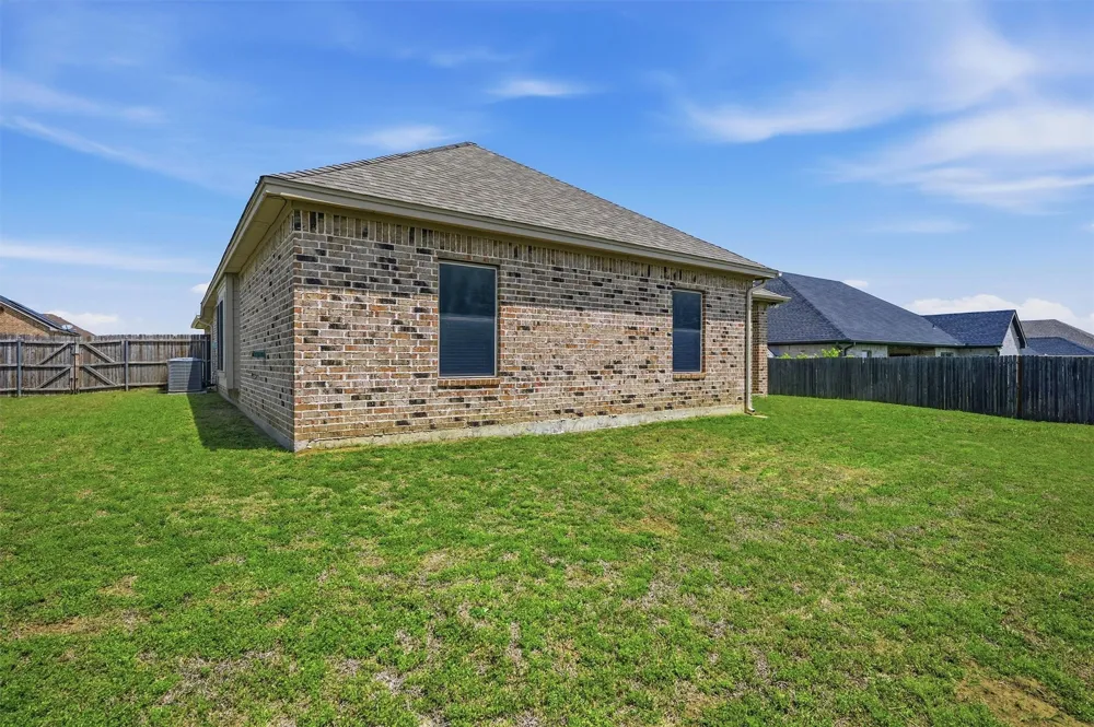714 Mary Lee Lane Collinsville, TX 76233