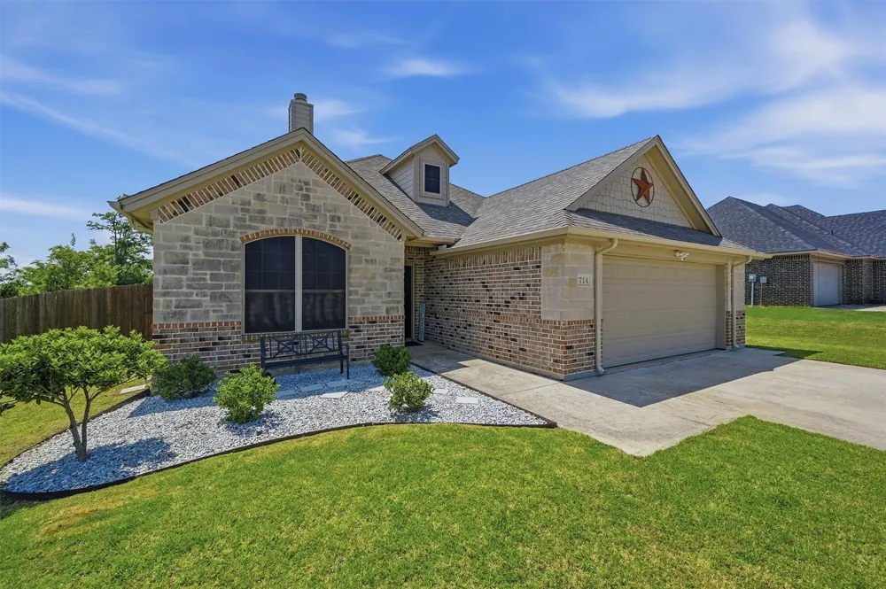 714 Mary Lee Lane Collinsville, TX 76233