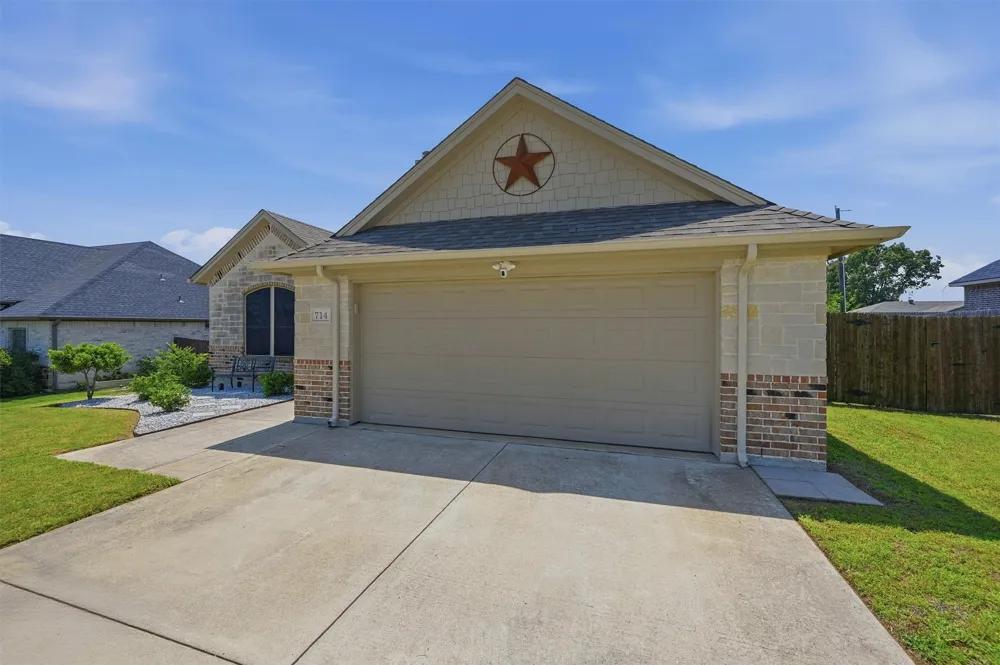 714 Mary Lee Lane Collinsville, TX 76233
