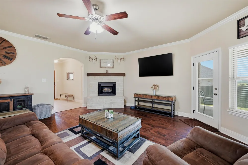 714 Mary Lee Lane Collinsville, TX 76233