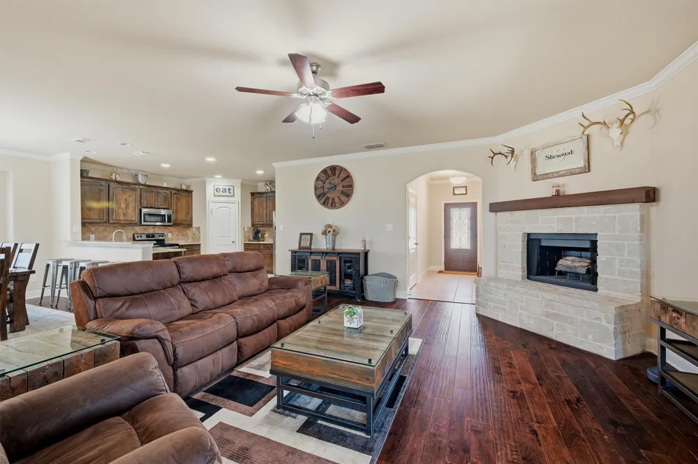 714 Mary Lee Lane Collinsville, TX 76233