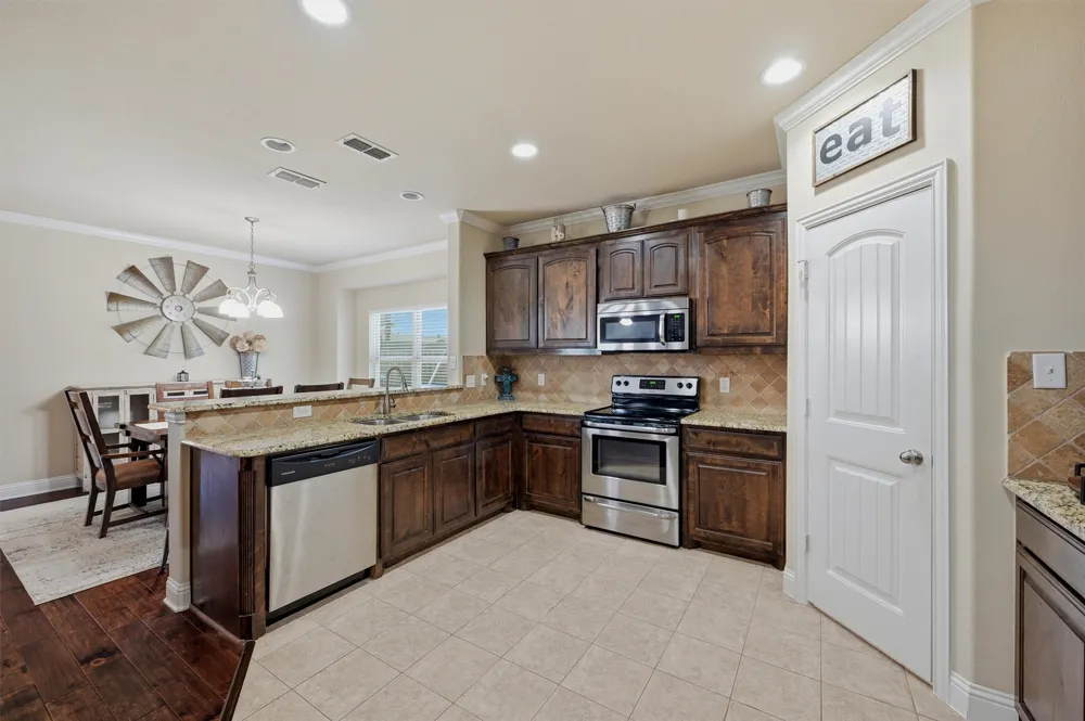 714 Mary Lee Lane Collinsville, TX 76233